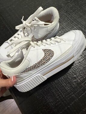 Women’s White Low-Top Fashion Sneakers with Patterned Swoosh